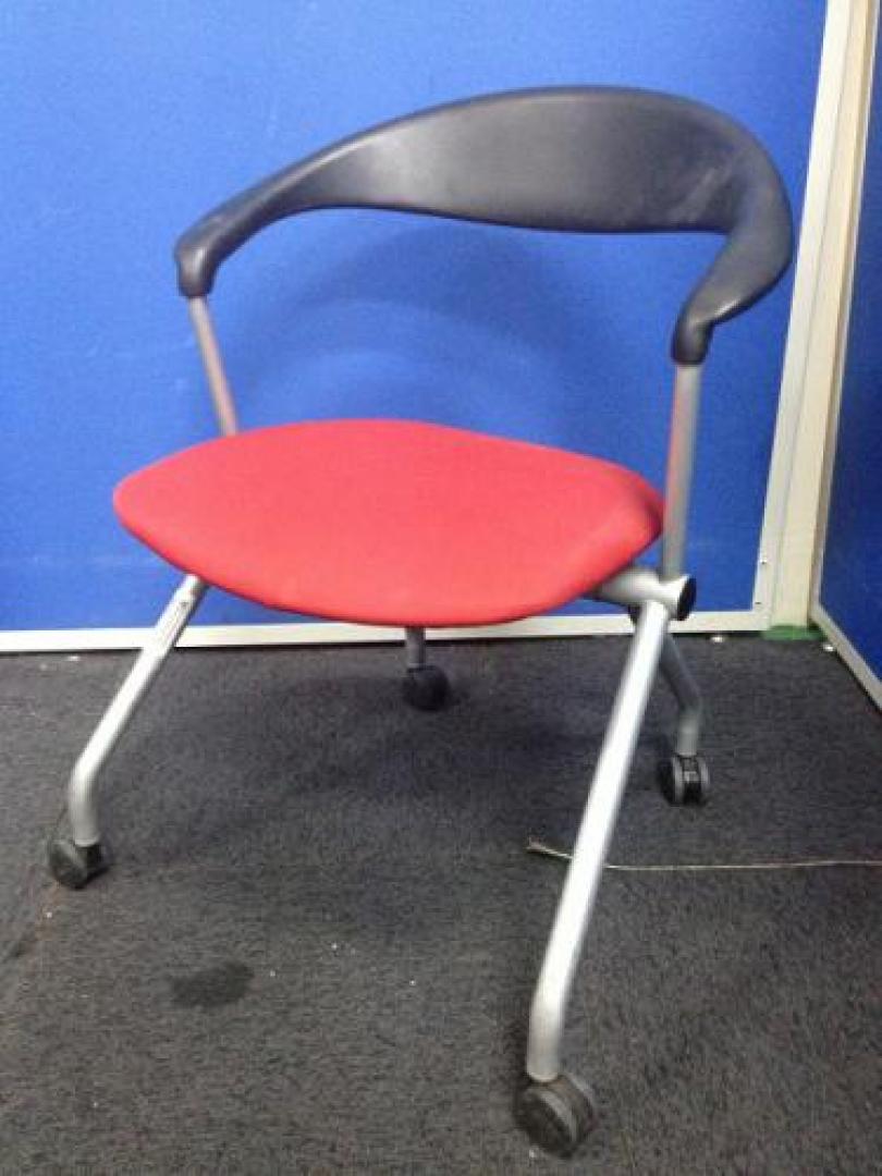 内田洋行】【ＵＣＨＩＤＡ】【肘付】【レッド】【ミーティング】【会議用】【キャスター付】【スタック】【会議チェア】
                                    中古
            