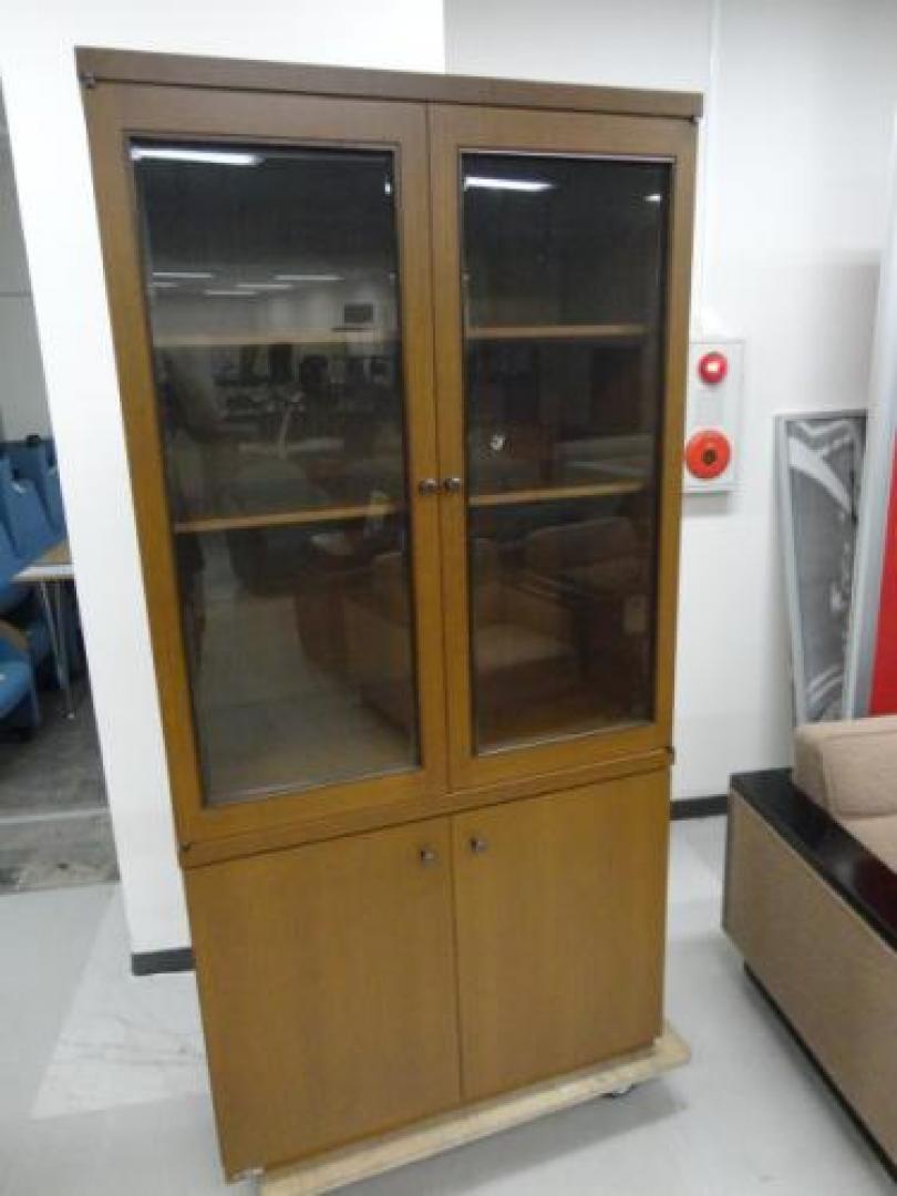 役員用　ガラス両開き書庫　
                                    中古
            