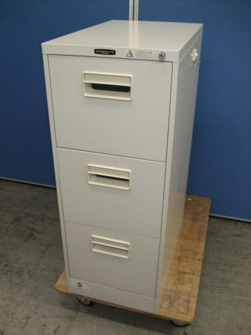 【伝票保管に最適　A4ファイル3段キャビネット】オカムラ製　鍵付き　仕切り板付き　とてもキレイです
                                    中古
            