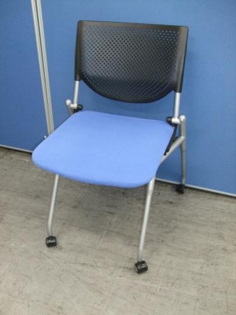 【収納性抜群！　キャスター付き+たためるチェア】オカムラ製　プロスタック　【会議チェア】
                                    中古
            