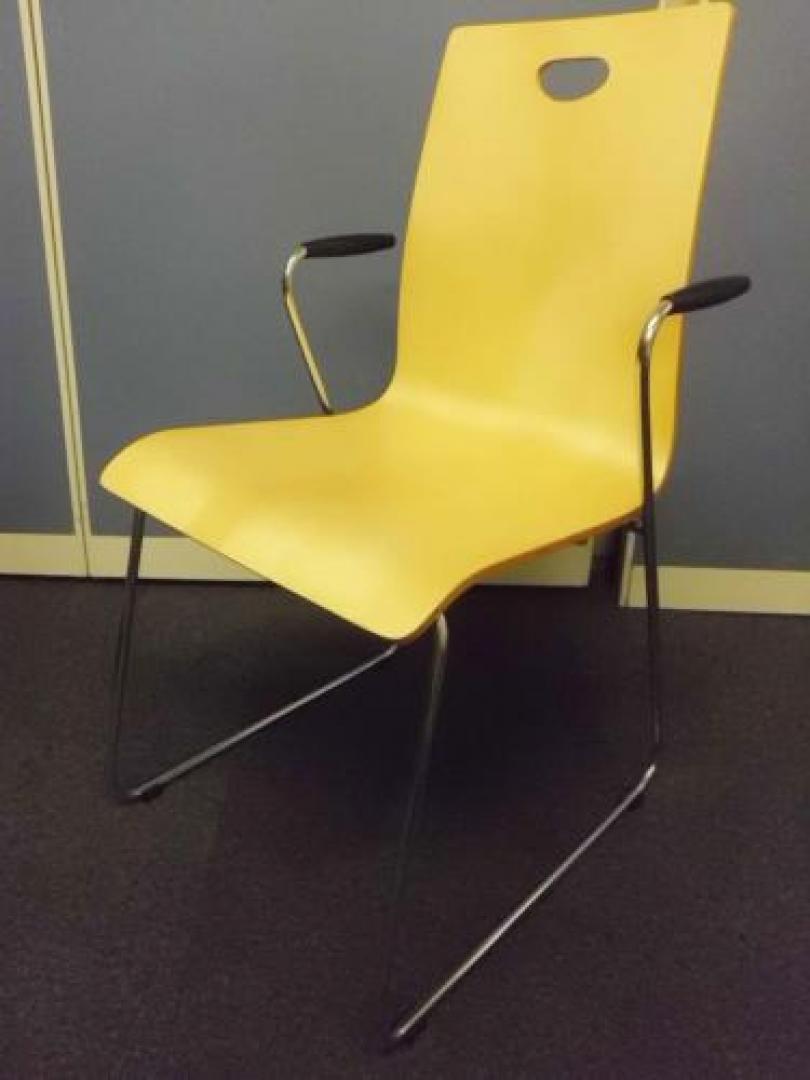 【￥９９９残り２点特価シリーズ】肘掛付きスタッキングチェア　■ナチュラル【会議チェア】
                                    中古
            