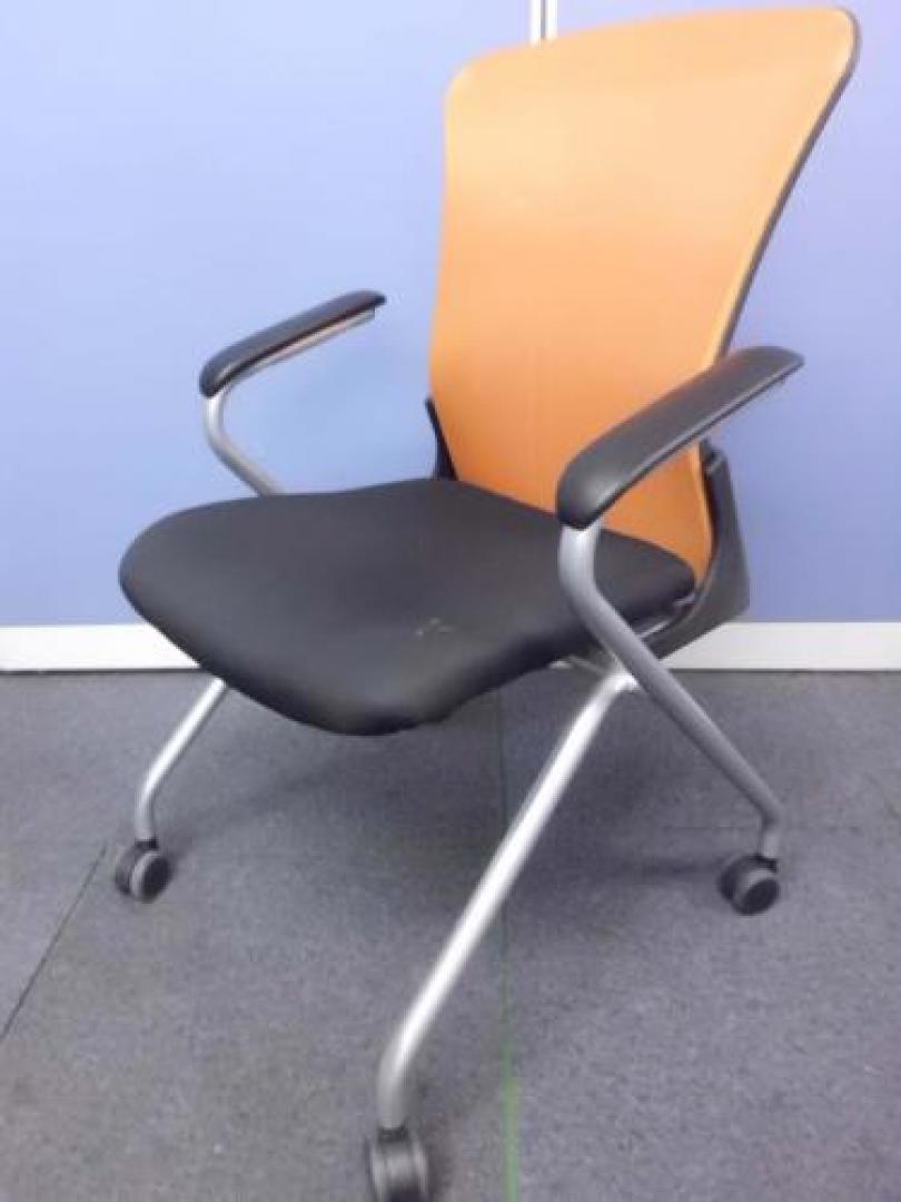 【￥２.９９９状態良好シリーズ】【SAM-120　OR】ネスティングチェア　■オレンジ×ブラック【メッシュチェア】【会議チェア】
                                    中古
            