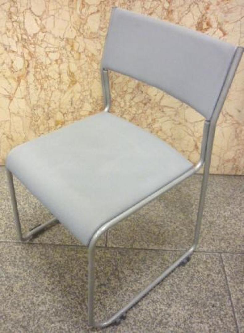 会議にも商談にも使える、場の雰囲気を壊さない落ち着いたグレー【会議チェア】
                                    中古
            