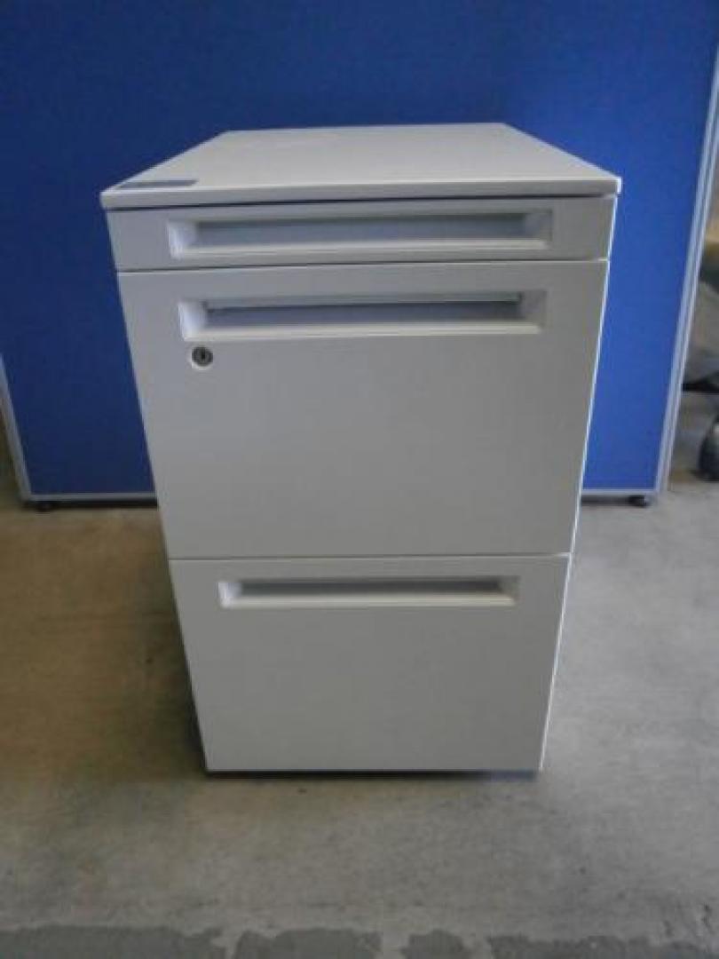 オカムラ【3段ワゴン】人気のホワイトカラー
                                    中古
            