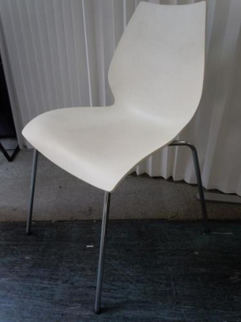 【１脚限定】　ホワイトチェア【会議チェア】
                                    中古
            
