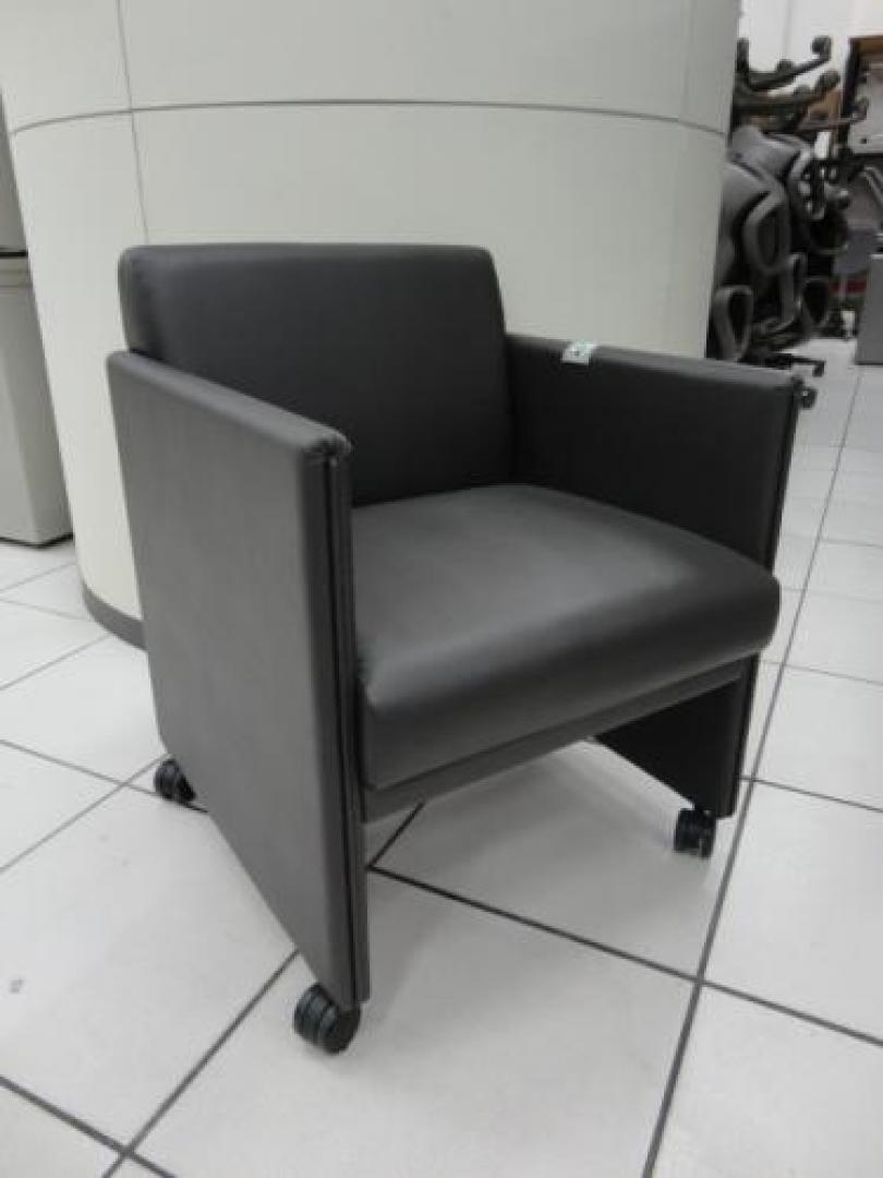 イトーキ製　アームチェア
                                    中古
            