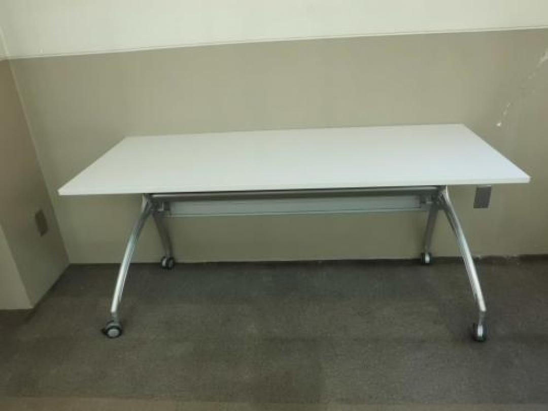 【イトーキ製・サイドスタックテーブル・幕板付】京都東寺店・常時在庫1000点以上！！
                                    中古
            