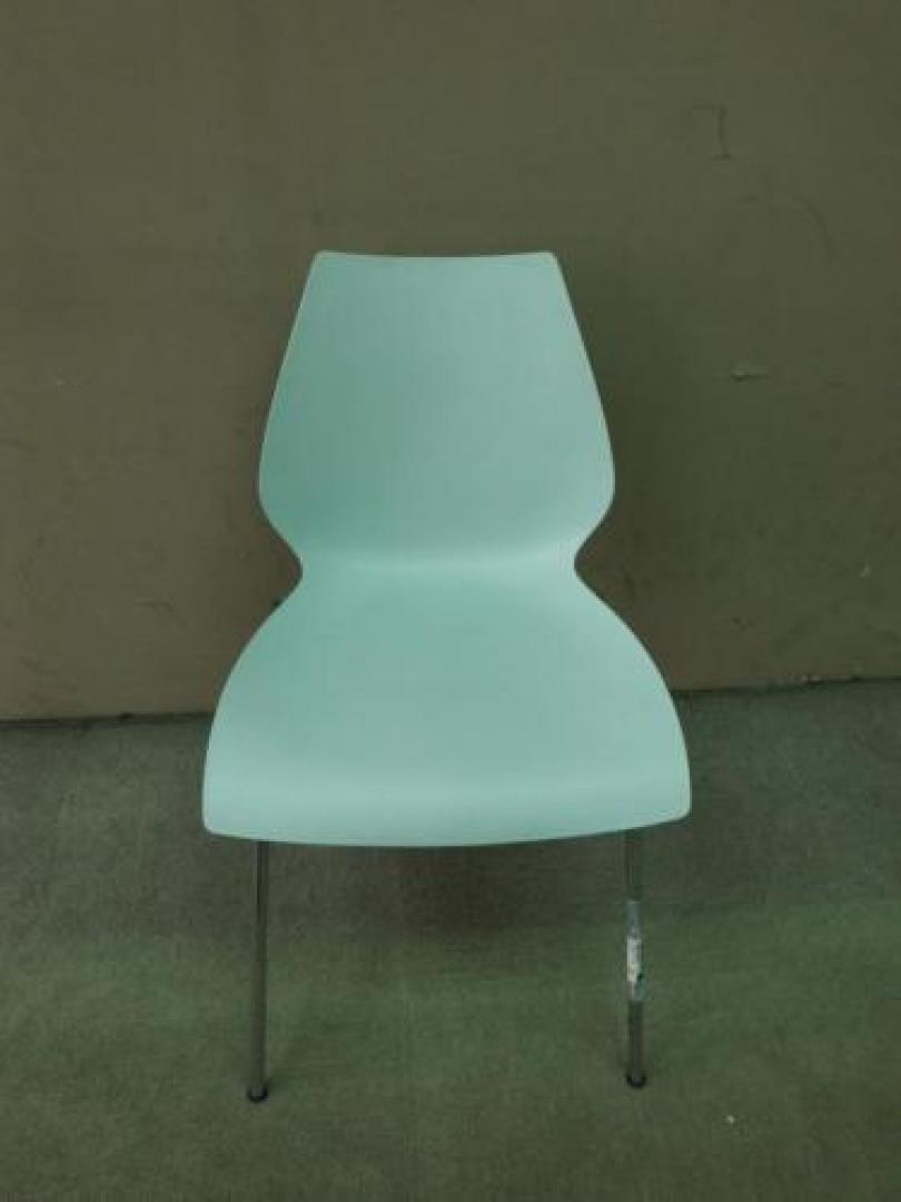 【カルテル・マウイチェア】イタリア製・オシャレな商材!重ね合わせも可能！【会議チェア】
                                    中古
            