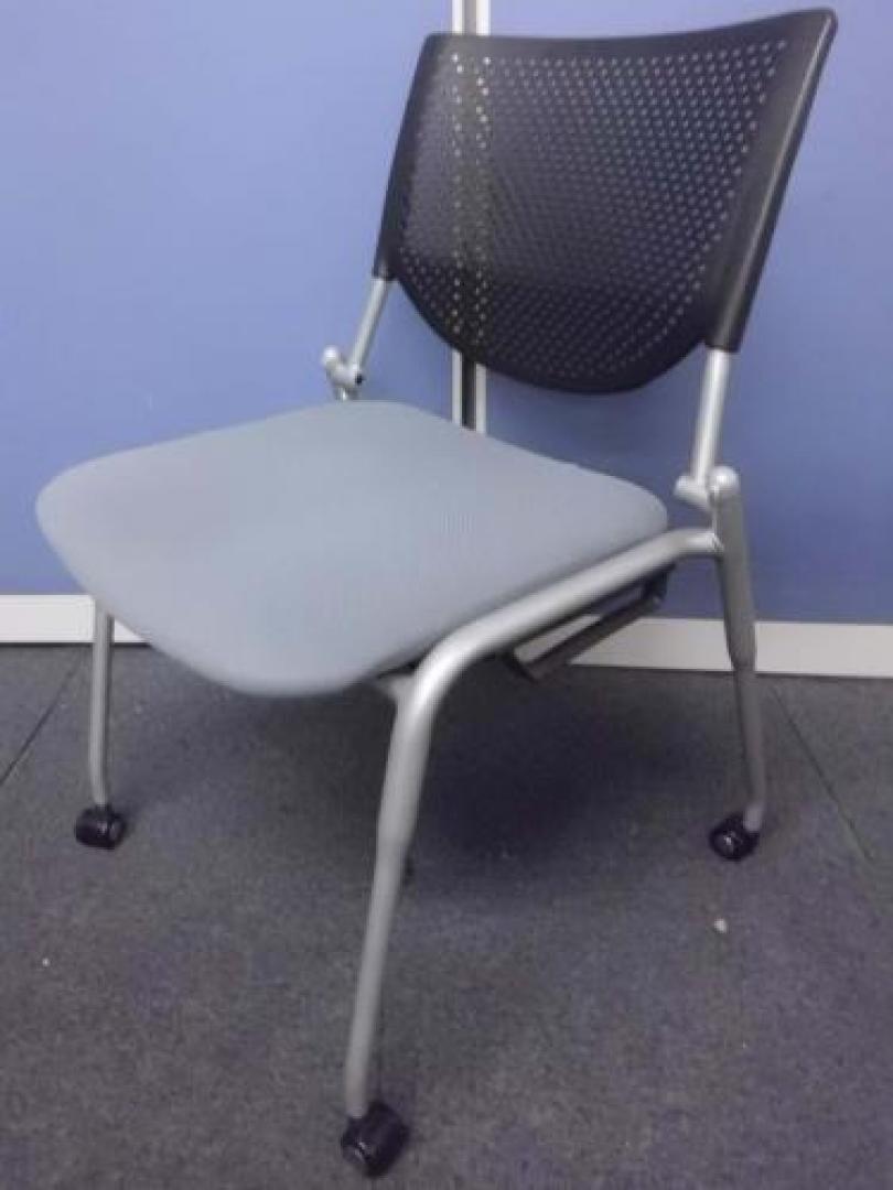 【超人気カラー2台入荷】　okamura製　プロスタックチェア　■ブラック×グレー【会議チェア】
                                    中古
            