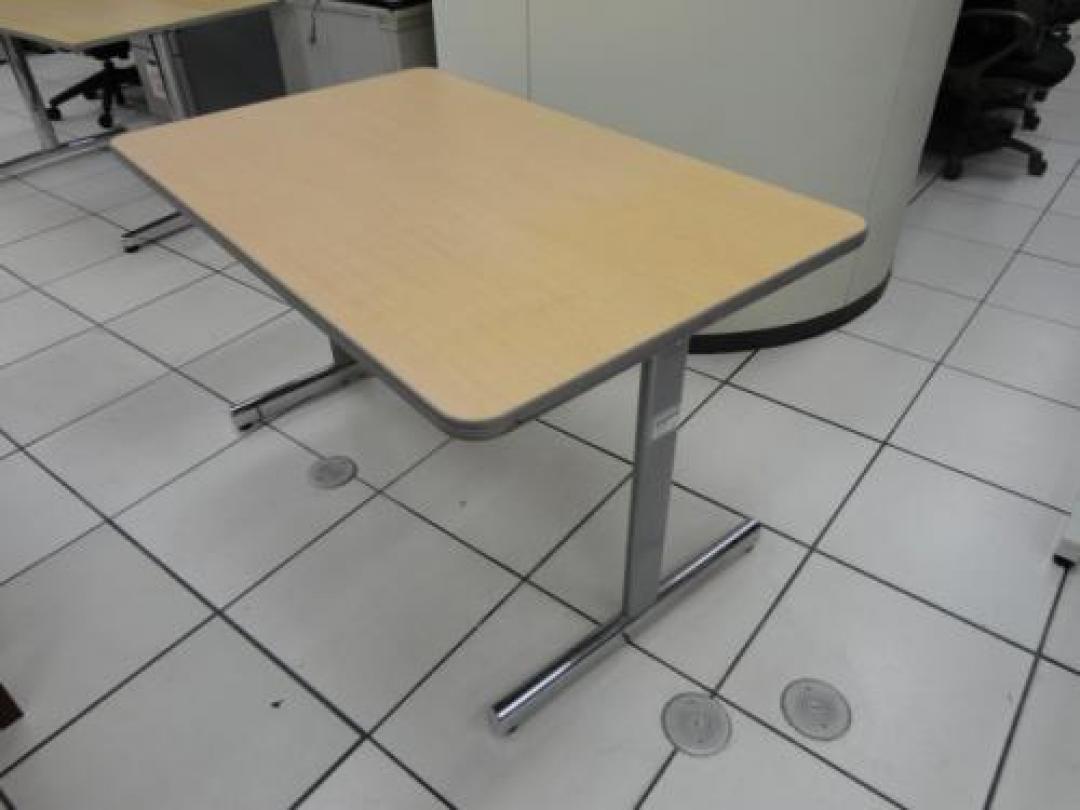 ITOKI製　ミーティングテーブル　W1200タイプ
                                    中古
            