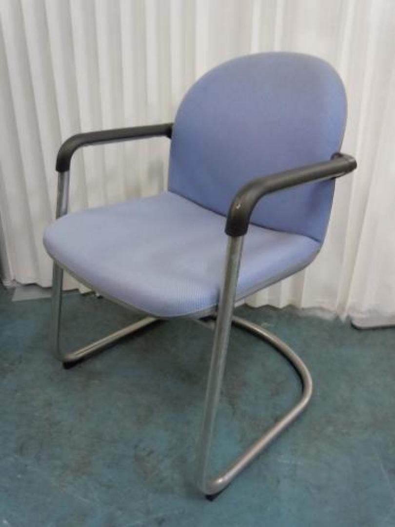 ★★★飯田橋店の特売品★★★　安心のコクヨ製ミーティングチェア￥９９９でいかがですか【会議チェア】
                                    中古
            