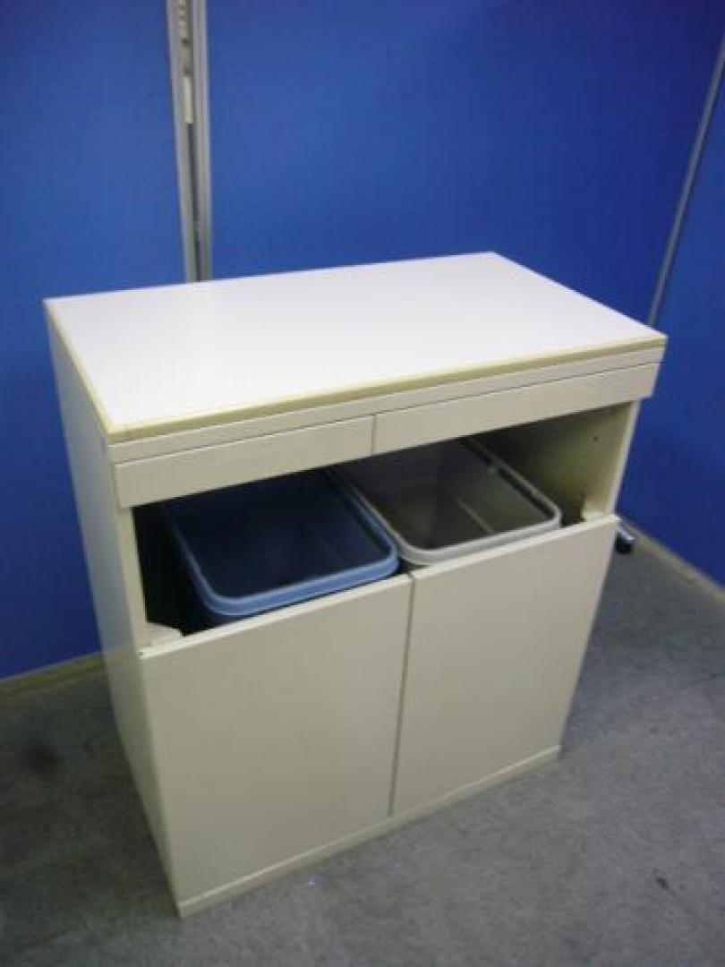 【ダストボックス残り2台】☆カラー：ニューグレー☆ゴミ箱二つ付き〜。。そして45Lタイプ♪☆ゴミ箱の上に物も置けます!!
                                    中古
            