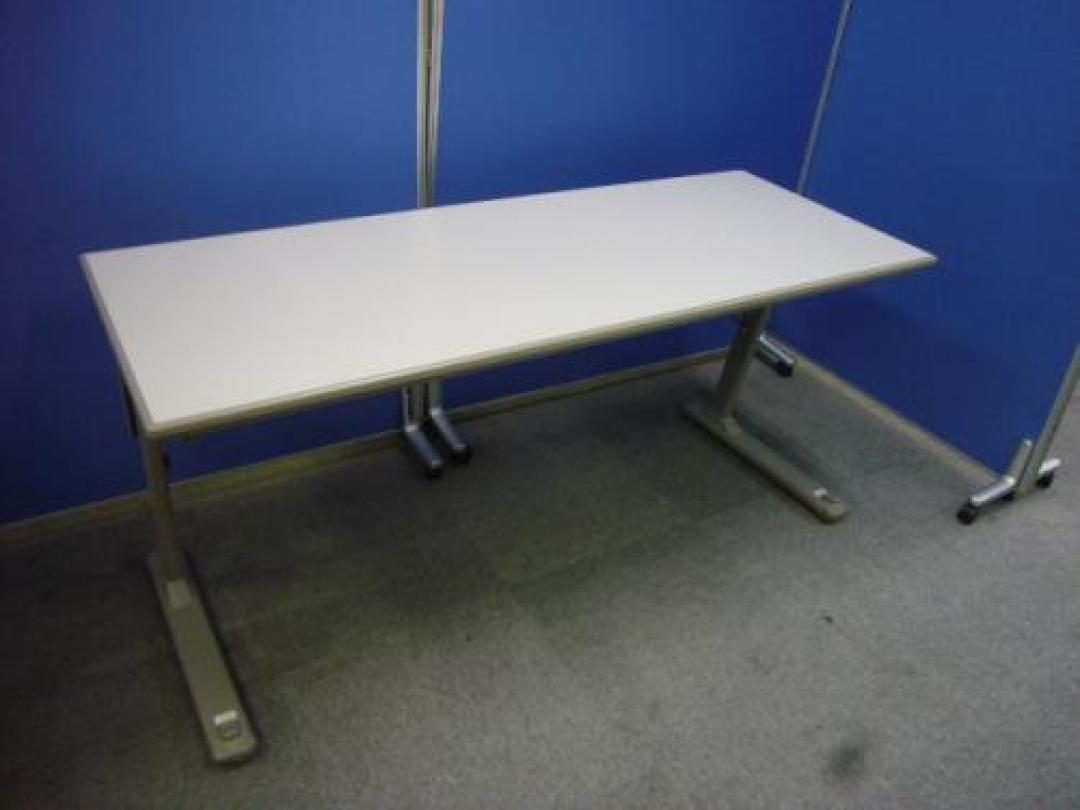 【W1800のサイドスタックテーブル】■メーカー:オカムラ■カラー：ニューグレー※会議用テーブルの中でも特にオススメとなっております。
                                    中古
            