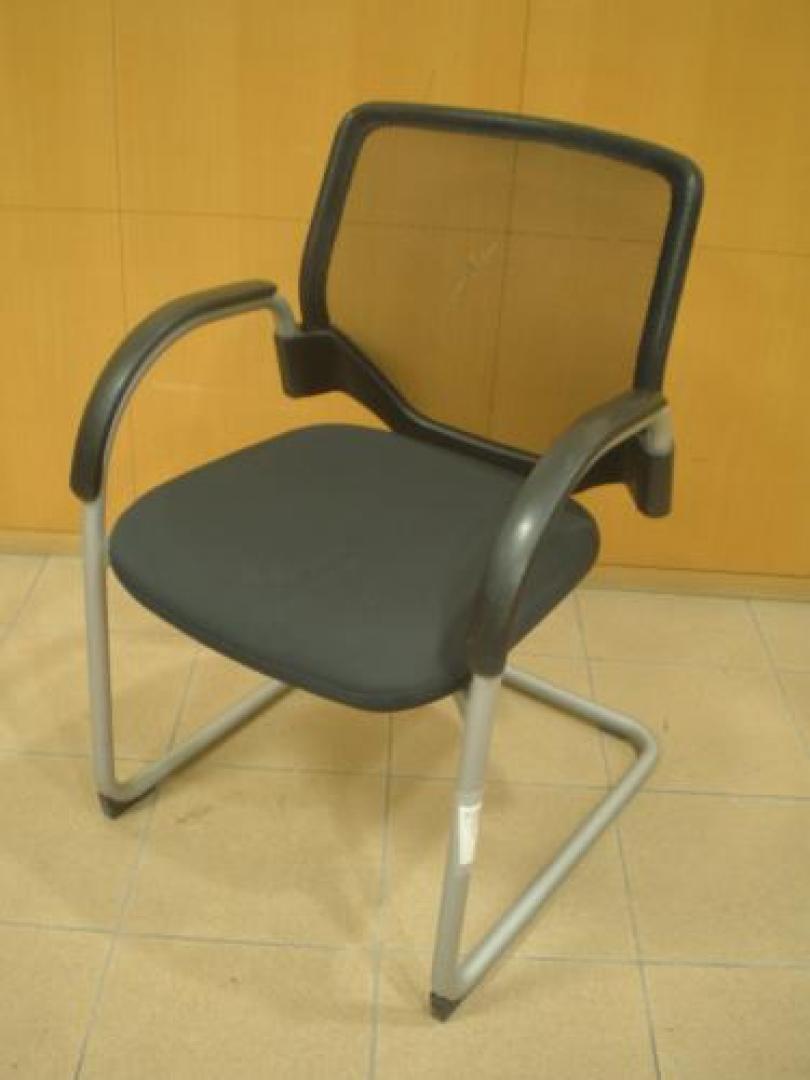 【メッシュチェア】　オカムラ製　【okamura】　ミーティングチェアーです【会議チェア】
                                    中古
            