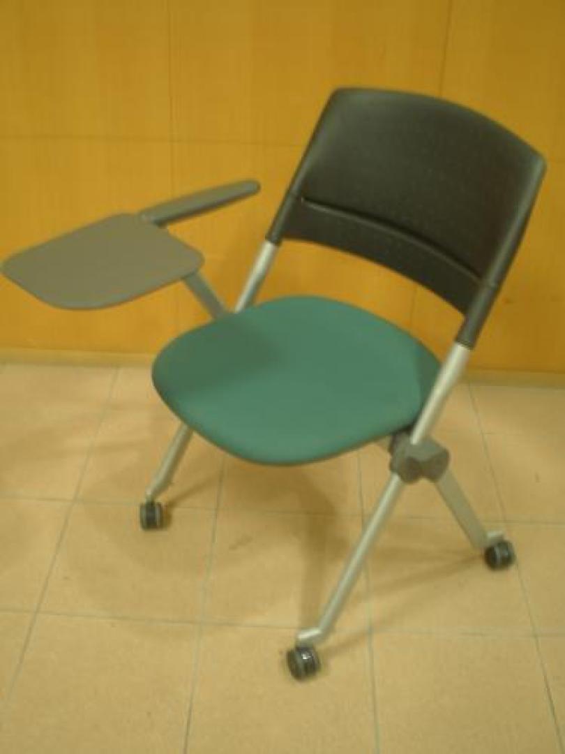 オカムラ製　【okamura】　リータ【ＬＩＴＡ】　キャスター付　メモ台付【会議チェア】
                                    中古
            