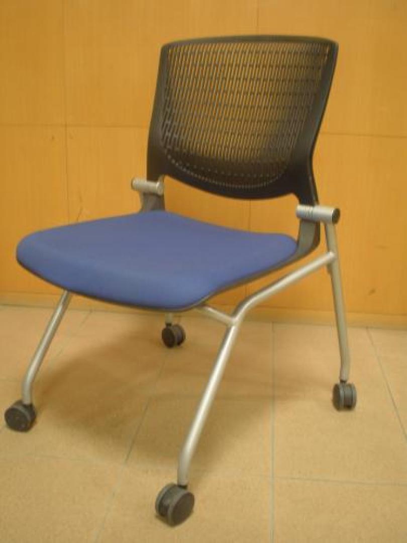 オカムラ製　【okamura】　グラータ【Ｇｒａｔａ】　ネイビー色　型番：8142ＧＲ【会議チェア】
                                    中古
            