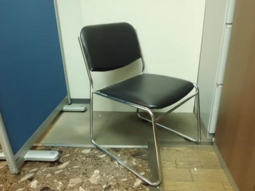 aico製　スタッキングチェア【会議チェア】
                                    中古
            