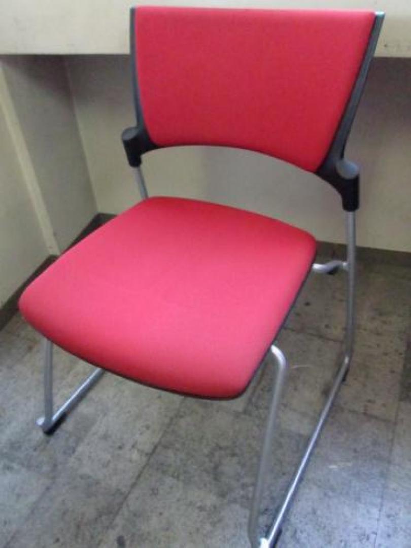 ☆★　イトーキ　マノスチェア　スタッキングチェア　レッド　４脚セット　☆★【会議チェア】
                                    中古
            