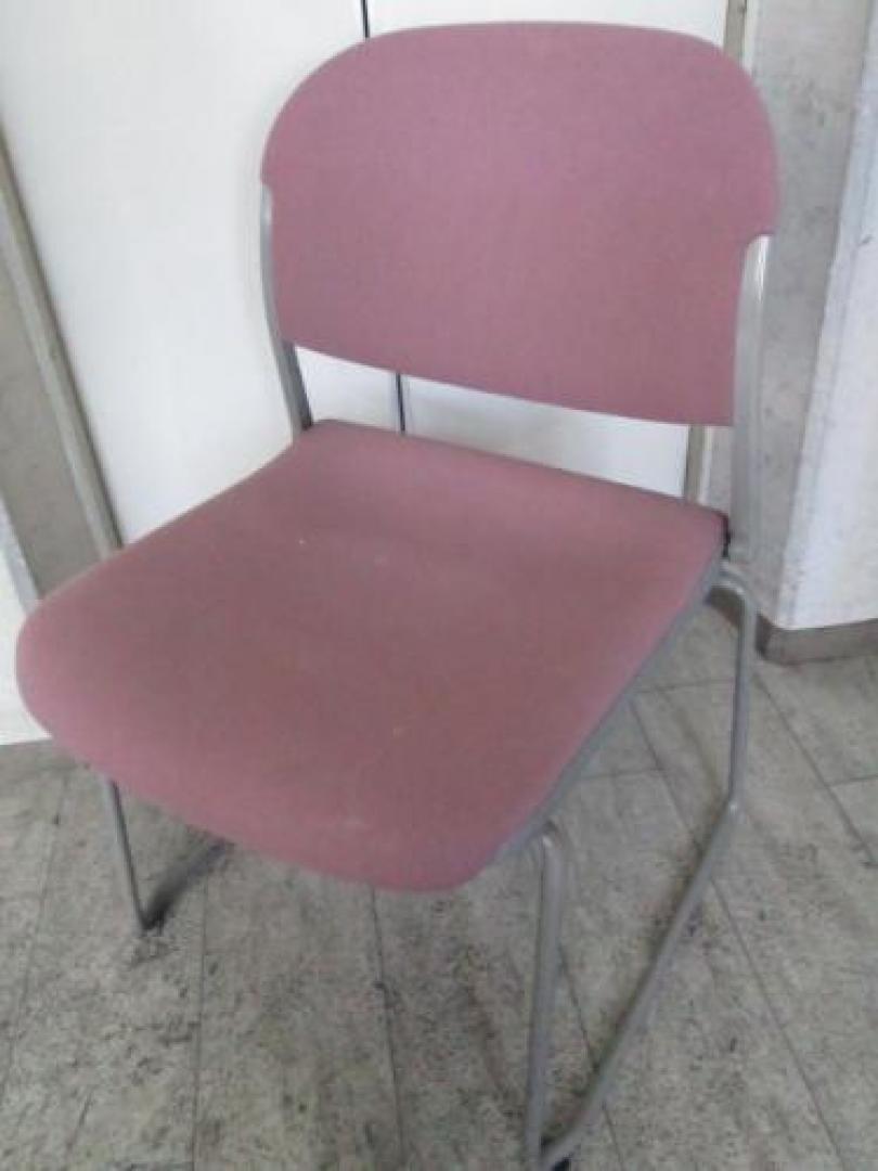 オカムラ　スタッキングチェア　ピレッティコレクション　ピンク　【会議チェア】
                                    中古
            