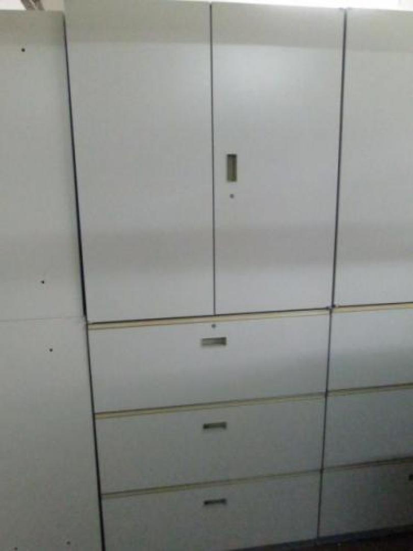 イトーキ　書庫セット　上/両開き　下/３段ラテラル　
                                    中古
            