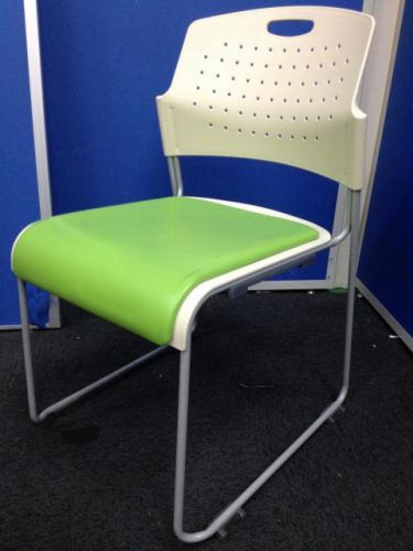 10/23在庫情報【スタッキングチェア】【グリーン】【背樹脂】【会議チェア】
                                    中古
            