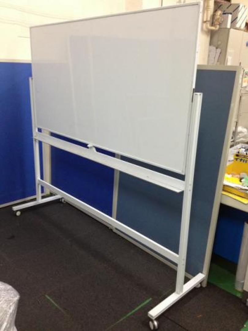 10/23在庫情報【ホワイトボード】【両面タイプ】【脚付】
                                    中古
            