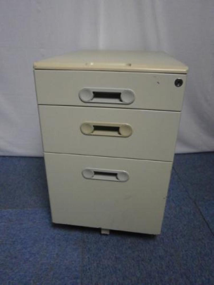 【3段ワゴン】日焼けがあります。
                                    中古
            