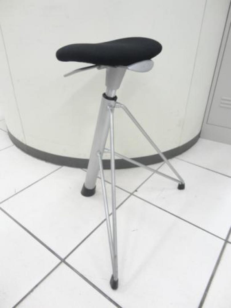 ■オカムラ製　ハイポジションスツール
                                    中古
            