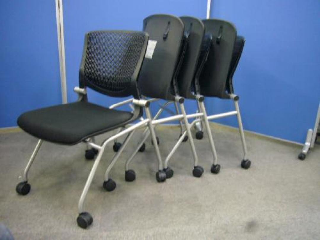 【お努め品】オカムラ製グラータ（ＧＲＡTA）チェア！人気のブラックカラー！！残り2脚の為お安くご提案！【会議チェア】
                                    中古
            