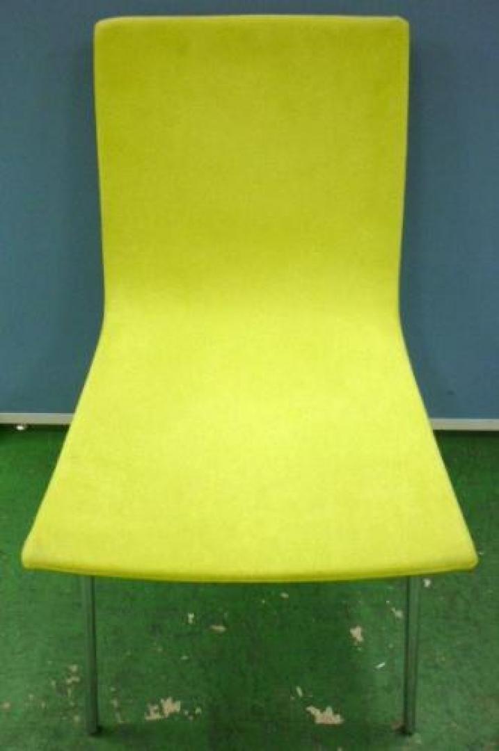 おしゃれで座り心地のいいミーティングチェア!やさしい色味で癒されます。【会議チェア】
                                    中古
            