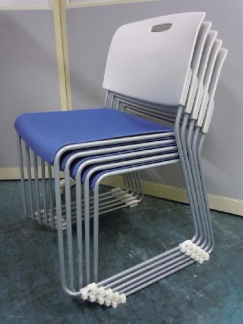 【お得な4脚セット】　内田洋行製　スタッキングチェア　MP-150 パープル　【会議チェア】
                                    中古
            