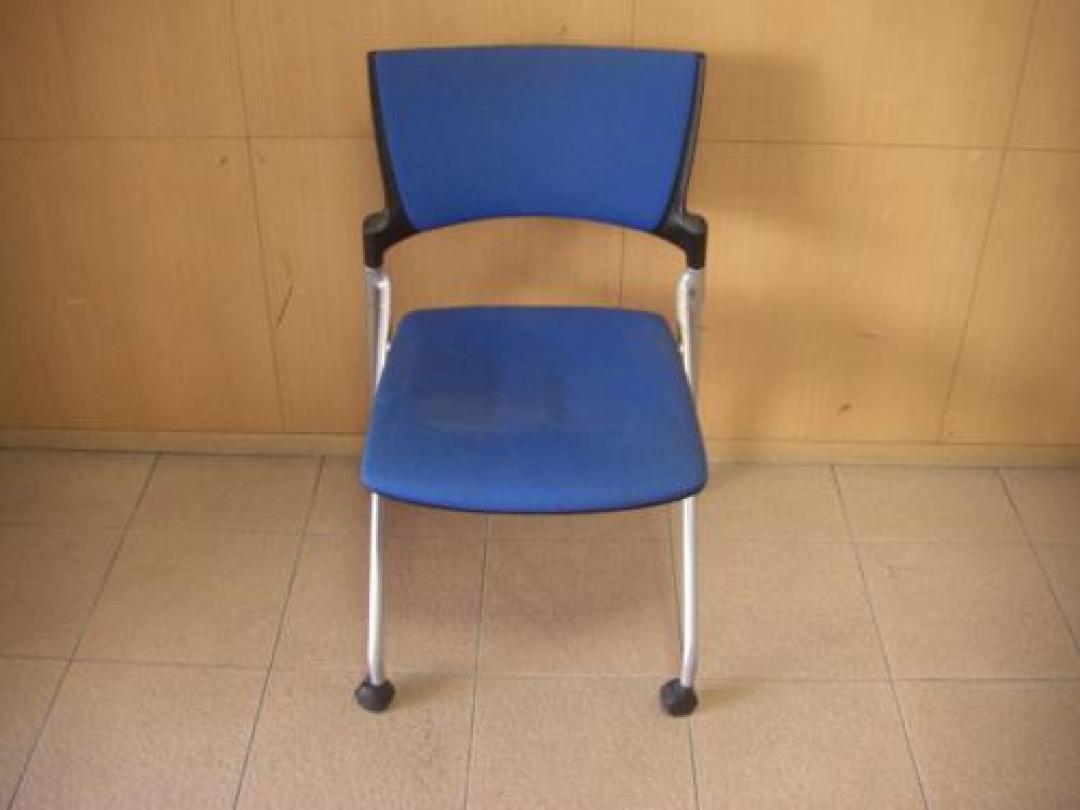 お揃い入荷。収納便利。ネスティング!!イトーキ製　ミオスチェアー【会議チェア】
                                    中古
            