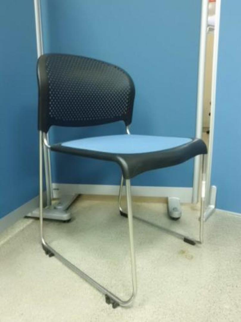 【オカムラ製・ツァルトチェア】【おつとめ品】京都、滋賀、石川、福井、富山等、北陸エリアもお任せくださいませ!!【会議チェア】
                                    中古
            