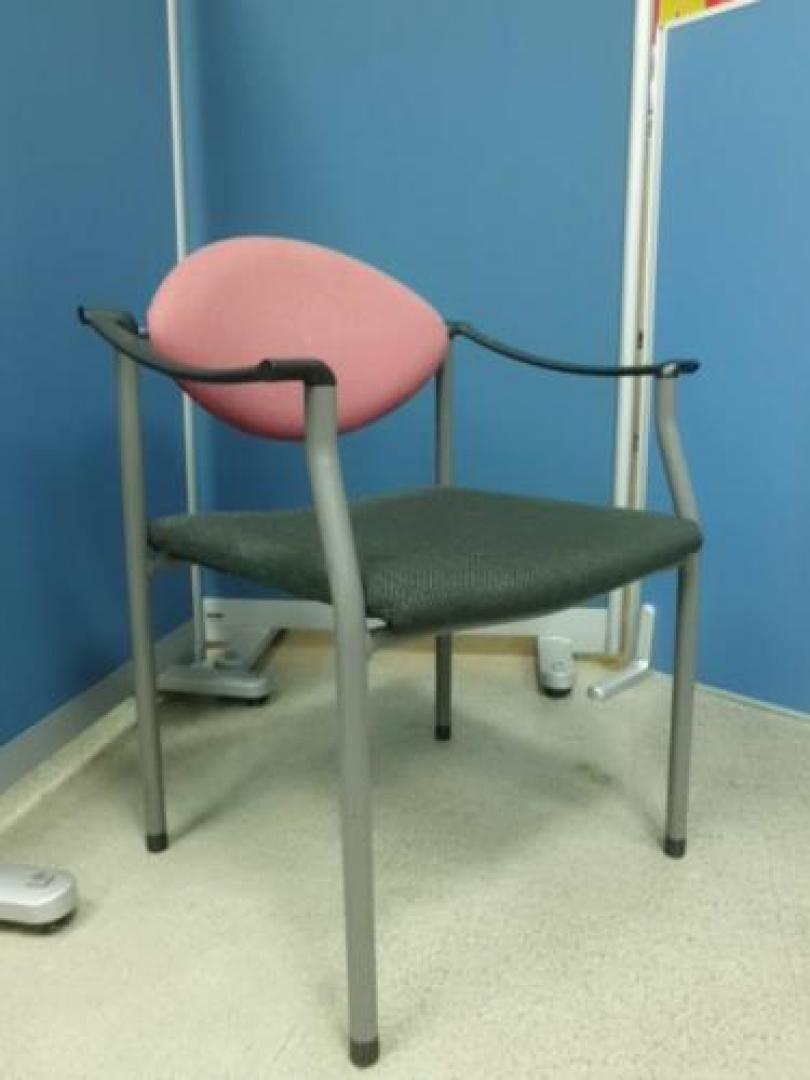 【コクヨ製･トンガチェア】重ね合わせ可能！【会議チェア】
                                    中古
            