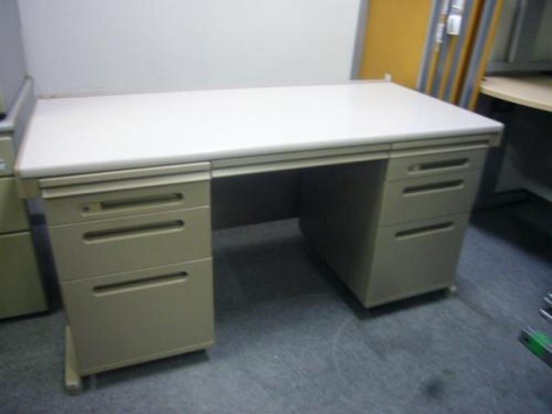 【センター引き出し無の為、特別価格！！】■メーカー：オカムラ製■シリーズ：D-10■ブラウン■サイズ1400×700×700■
                                    中古
            