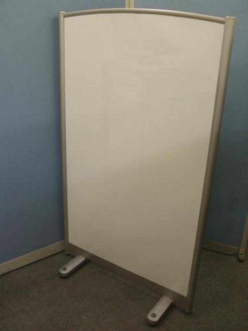コクヨ(KOKUYO)製　パーテーション(自立式)
                                    中古
            