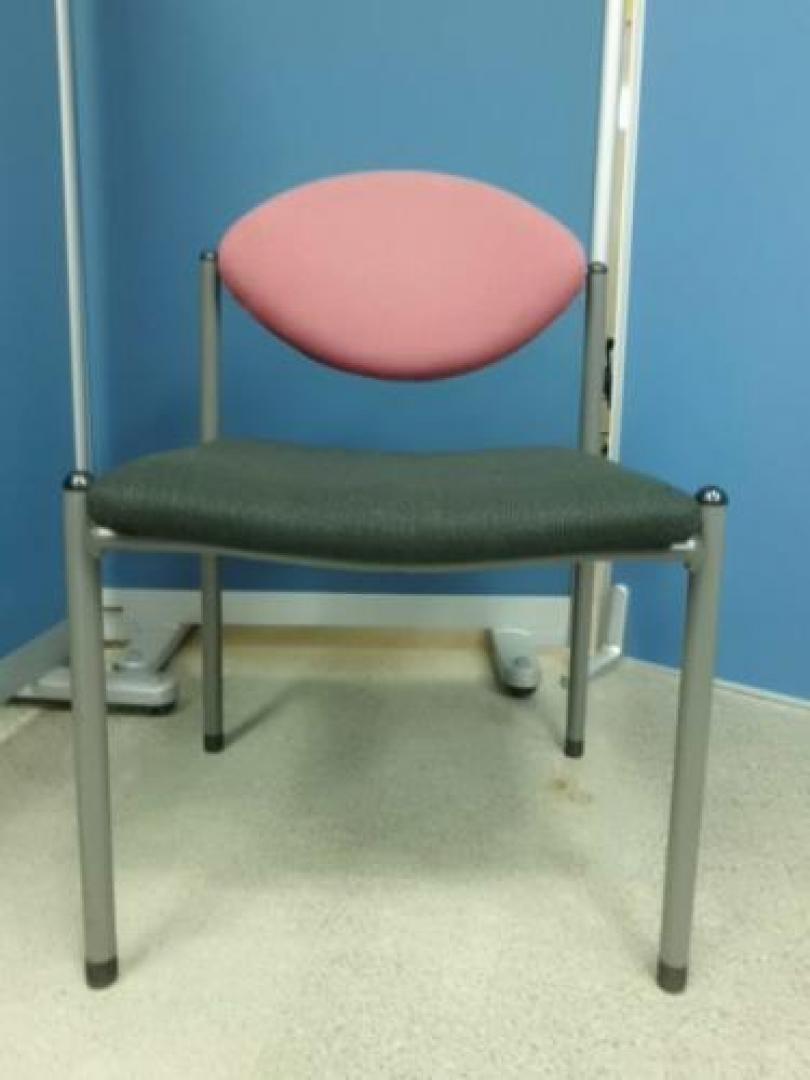 【コクヨ製・トンガチェア】重ね合わせ可能！肘無タイプ【会議チェア】
                                    中古
            