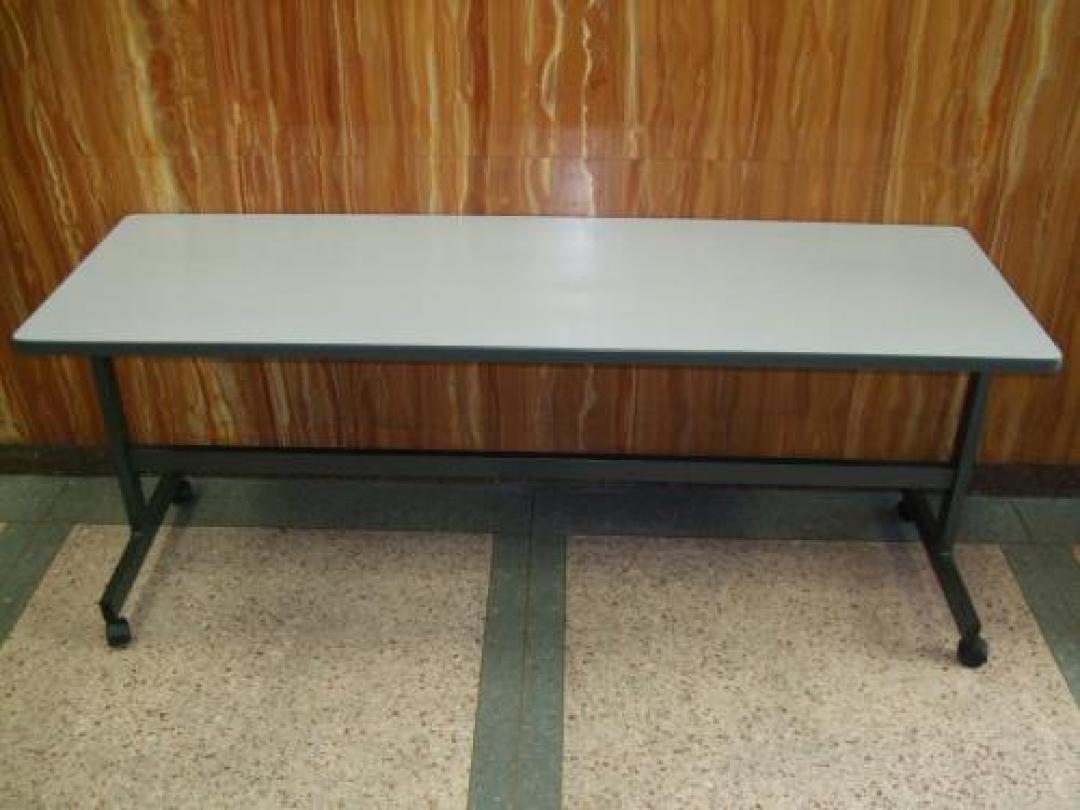 【収納に便利　スタックテーブル】型が古いので特別価格
                                    中古
            