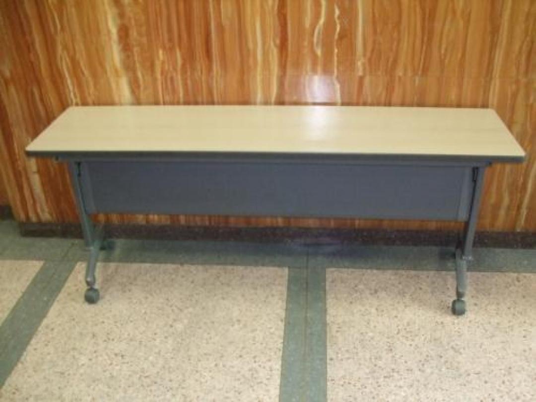 【収納に便利　スタックテーブル】型が古い為、
                                    中古
            