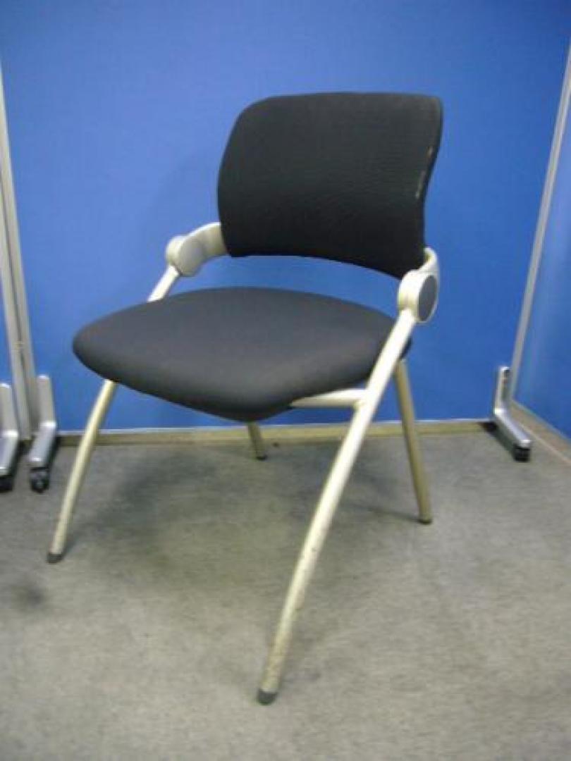 【《クリーニング済み》ミーティングチェア12脚入荷しました♪】☆メーカー：コクヨ■シリーズ：シグザ(Ｓｉｘａ)■カラー：ブラック■肘無しタイプ■状態良好です♪【会議チェア】
                                    中古
            