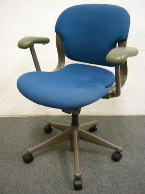 【中古】アーロンチェア Herman Miller/ハーマンミラー 肘付ローバックチェア 71664