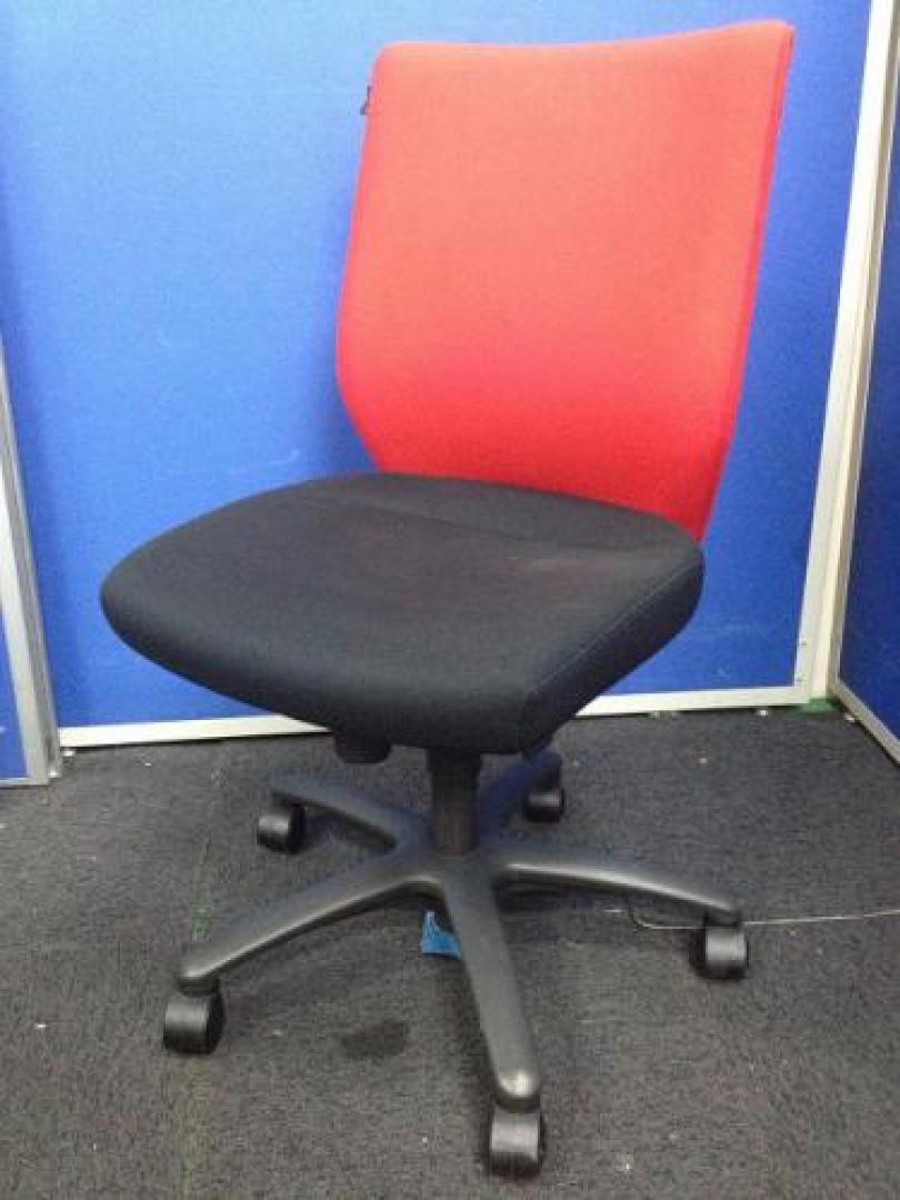 12/24更新情報　ラスト1台　在庫情報【オカムラ】【okamura】【肘無】【ハイバック】【ＣＸスプレージ】【レッド】【OAチェア】
                                    中古
            