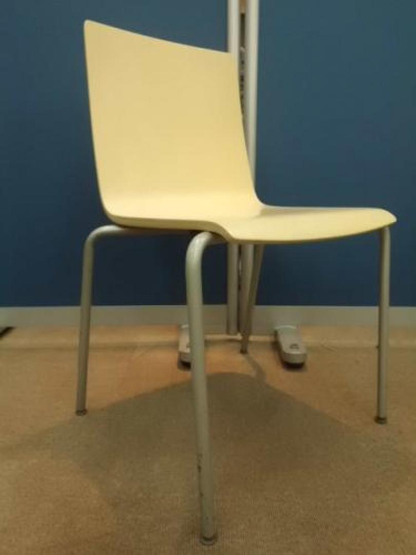 【オカムラ製・ミーティングチェア】薄い木目・ナチュラル色！テーブルとまとめていかがですか？【会議チェア】
                                    中古
            