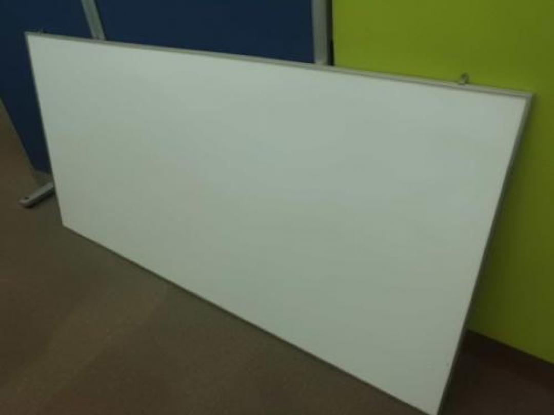 【壁掛けホワイトボード　W1800・H900サイズ】粉受け無しタイプ
                                    中古
            