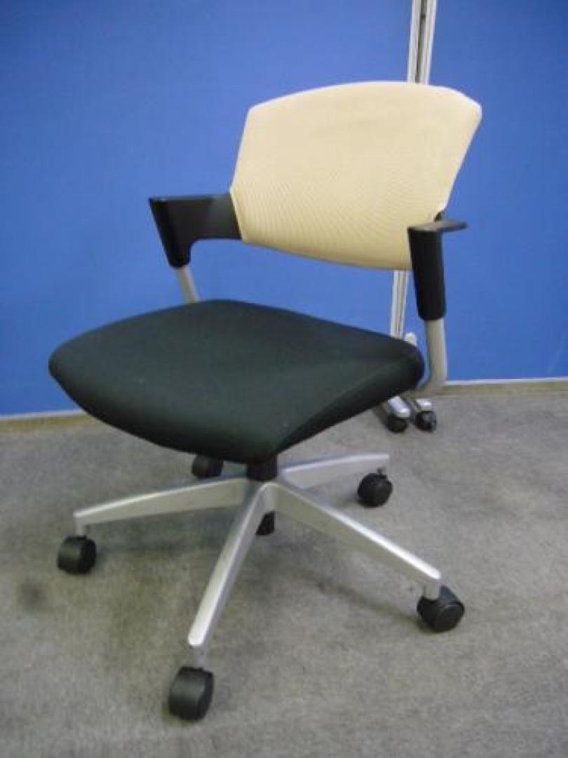 【ミーティングチェア】■メーカー：コクヨ■シリーズ：プロティー■カラー：ベージュ※残り2脚です!!【会議チェア】
                                    中古
            