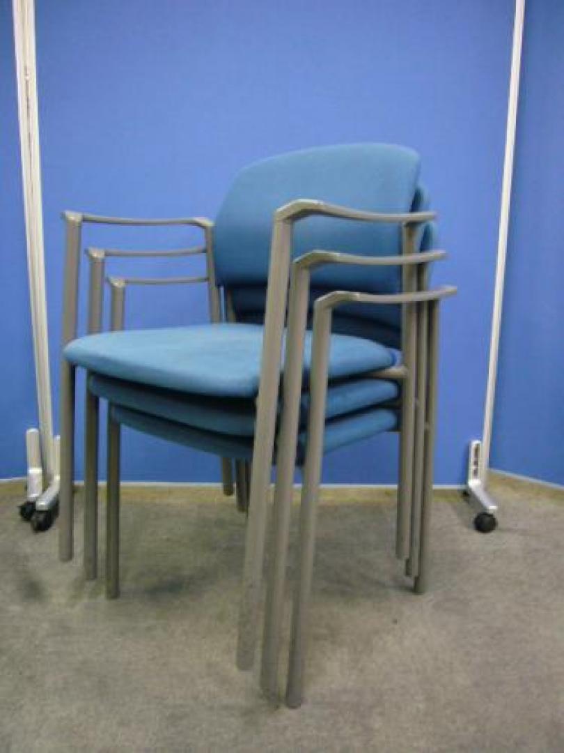 ★【スタッキングチェア】☆メーカー：内田洋行☆カラー：ブルー☆♪【会議チェア】
                                    中古
            