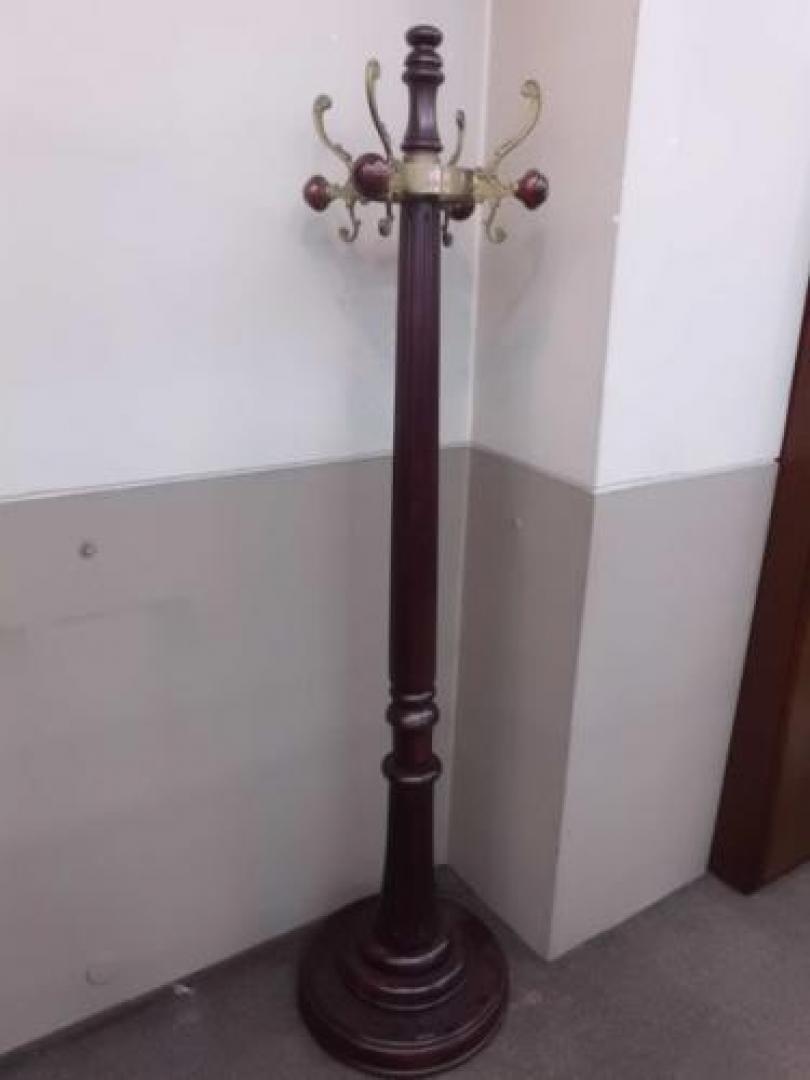 中古】 カリモク コートハンガー 72029 - 中古オフィス家具なら