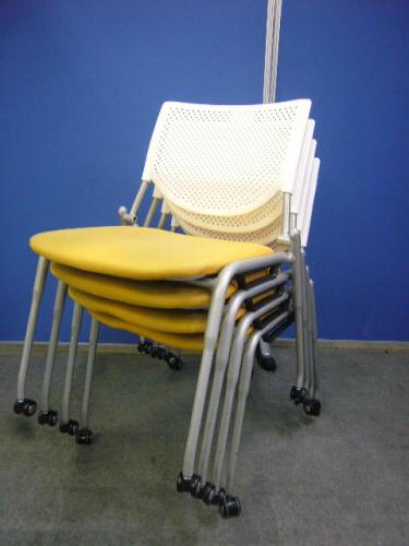 メーカー：オカムラ☆シリーズ：プロスタック☆カラー：イエローカラー※出荷前にクリーニング作業実施しております♪♪【会議チェア】
                                    中古
            