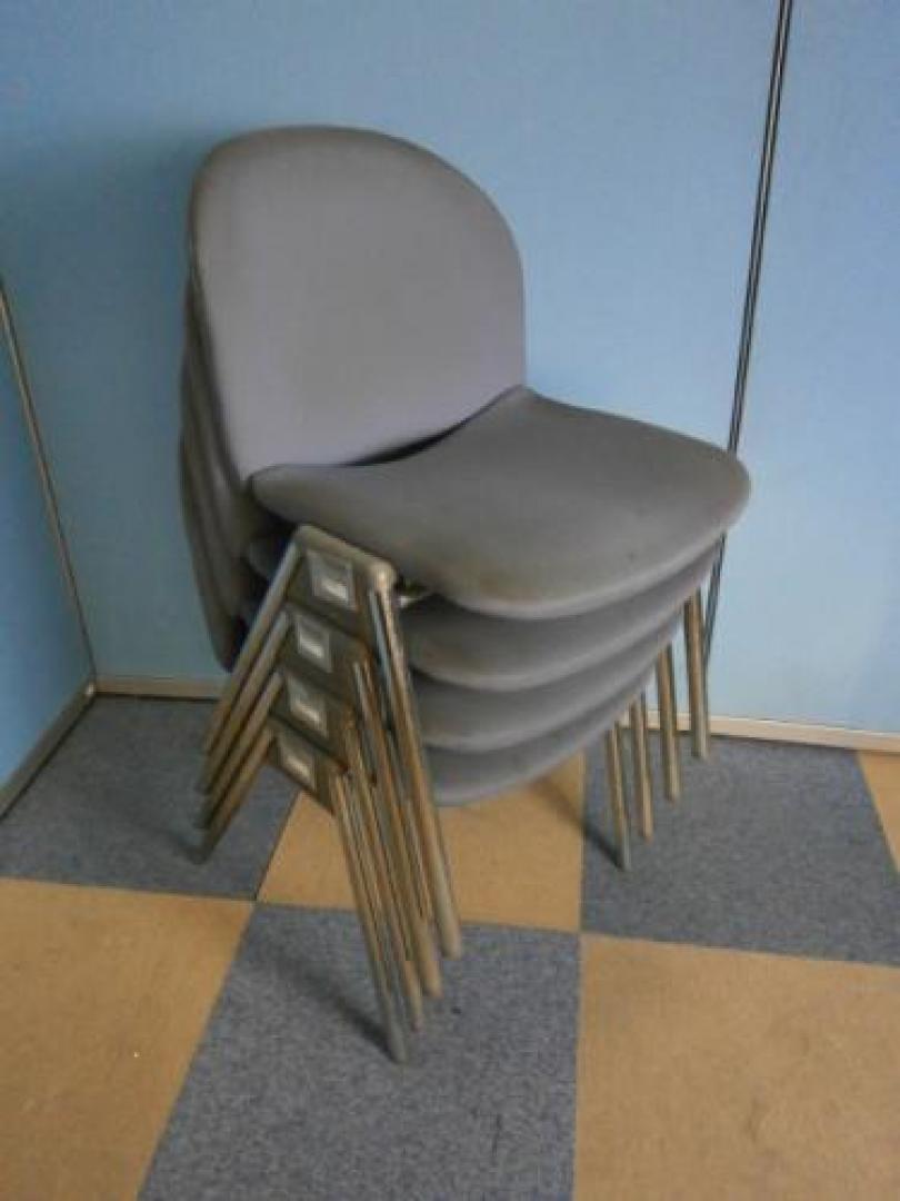 コクヨ【スタッキングチェア・4脚セット】汚れ・使用感があります。【セット商品】【会議チェア】
                                    中古
            