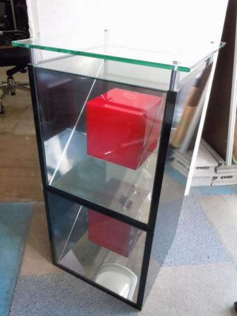 【ディスプレイに◎】カラステーブル台　ディスプレイケース
                                    中古
            